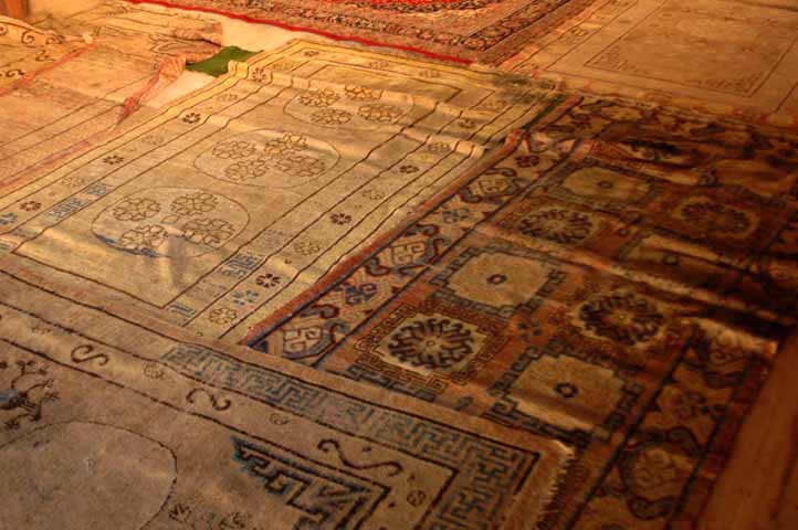Yarkhandi rectangular prayer mats, Jama Masjid, Leh