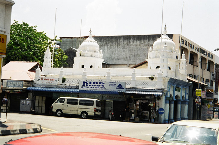 Branch shrine of the Nagore Dargah at the intersection of Lebuh Chulia and Lebuh King, Penang, Malaysia (Torsten Tschacher)