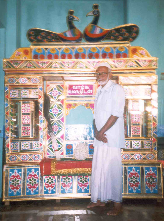 Cabinet with pot of sandal-paste during the annual holiday at the shrine of Sayyidina Ukkasha, Porto Novo (Parangipettai), March 2001 (Torsten Tschacher)