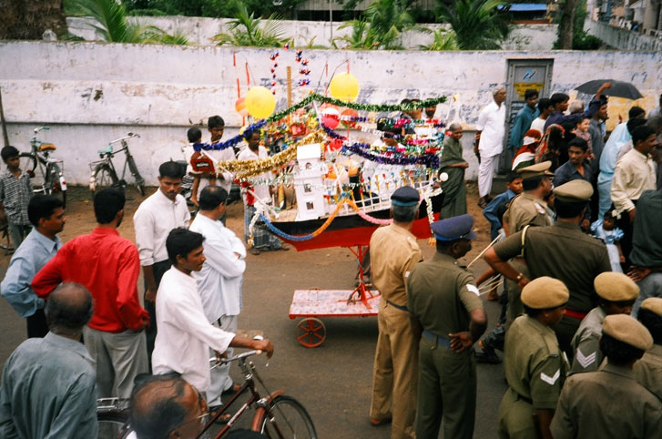 Model of a ship made by devotees in the annual procession at the Nagore Dargah, Nagapattinam, July 2003 (Torsten Tschacher)