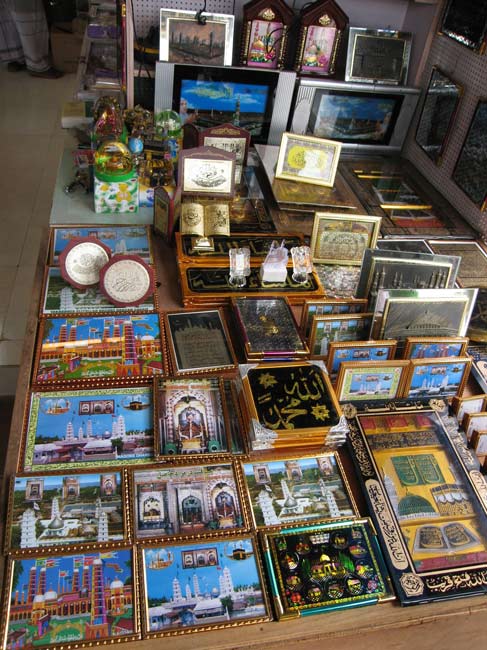Shop selling devotional images, Nagore Dargah, September 2010 (Torsten Tschacher)